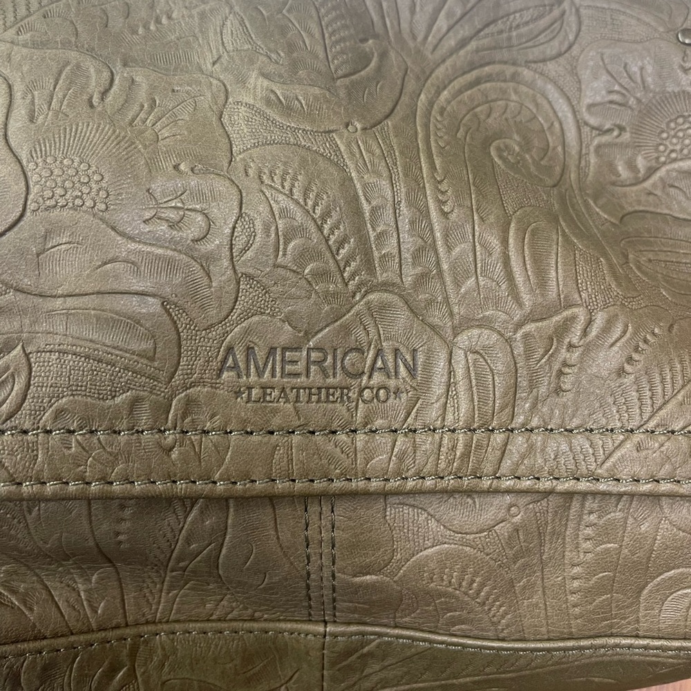 American leather co crossbody/purse.